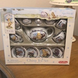 Classic Winnie the Pooh child’s tea set